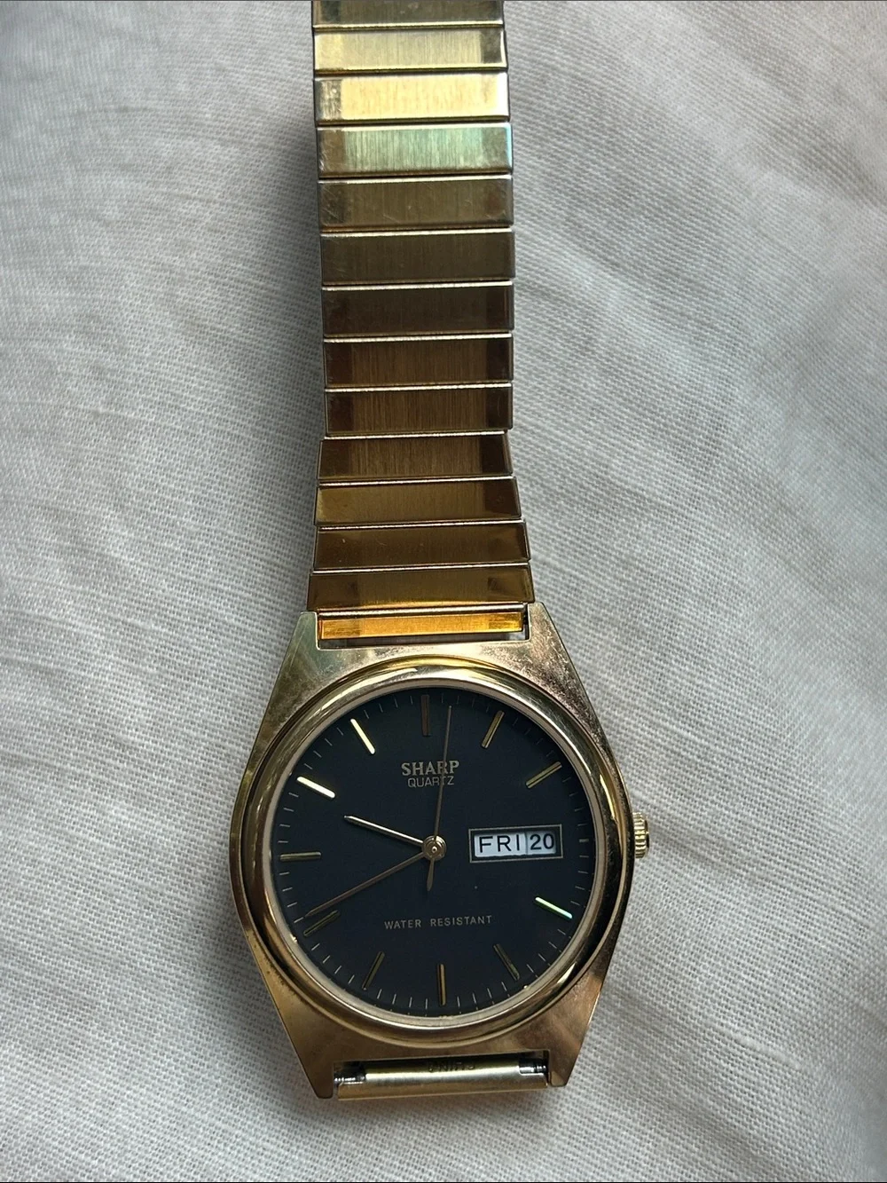 Vintage Gold-Tone Men’s Quartz Watch with Blue Dial